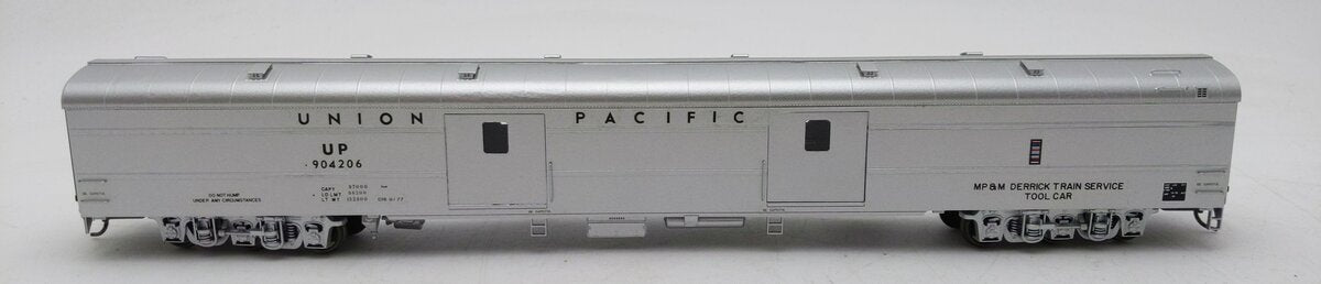 Walthers  HO Scale Union Pacific MP&M Passenger Car LN