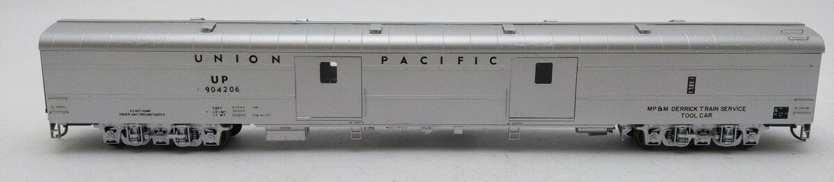 Walthers  HO Scale Union Pacific MP&M Passenger Car LN
