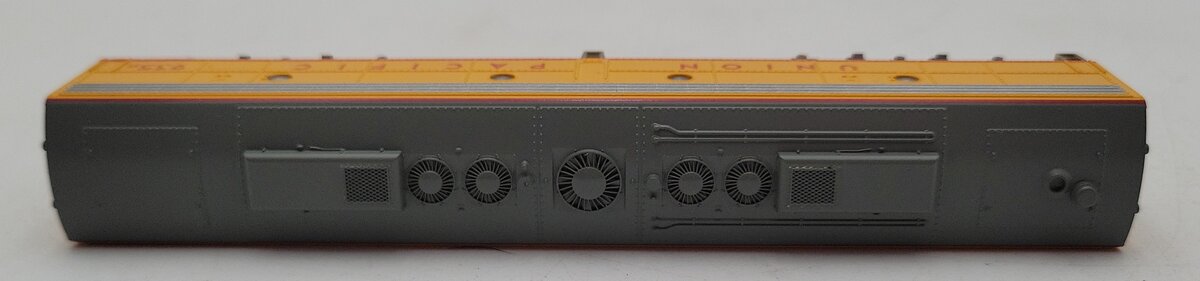 Kato 176-294 N Scale Union Pacific Powered E8/9B Diesel Locomotive #935B EX/Box