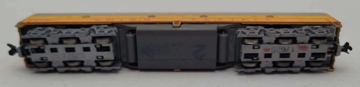 Kato 176-294 N Scale Union Pacific Powered E8/9B Diesel Locomotive #935B EX/Box