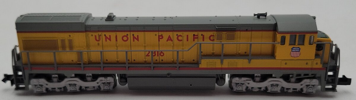 Kato 176-17C N Union Pacific GE U30C Diesel Locomotive #2816 LN/Box