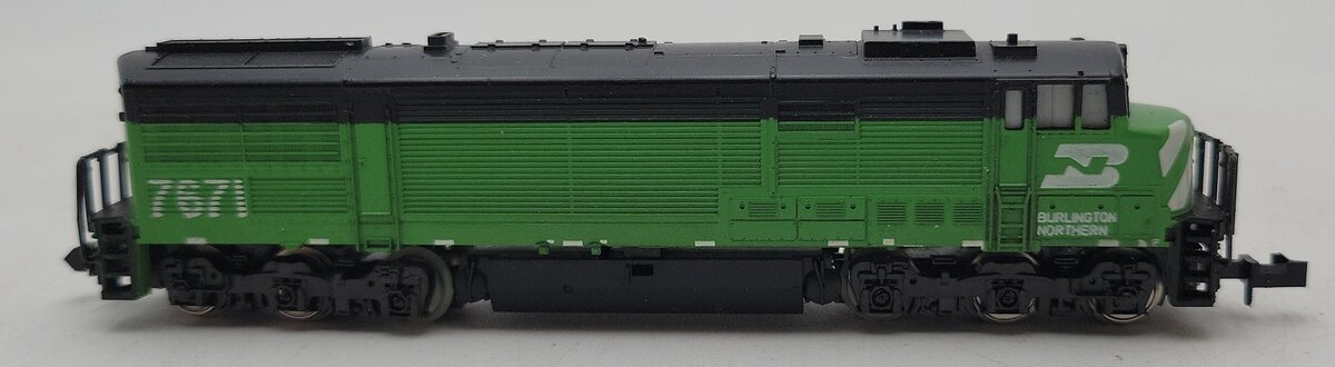 Minitrix 2049 N Scale Burlington Northern GE U30CG Diesel Locomotive EX/Box