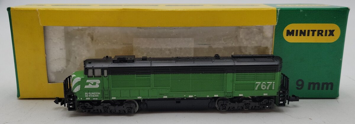 Minitrix 2049 N Scale Burlington Northern GE U30CG Diesel Locomotive EX/Box