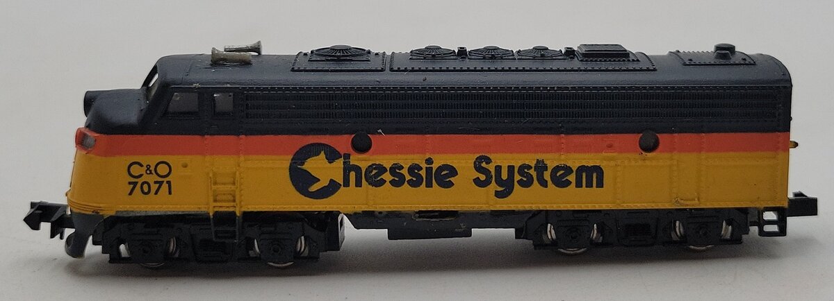 Bachmann 4656 N Scale C&O EMD F9 Diesel Locomotive #7071 EX/Box