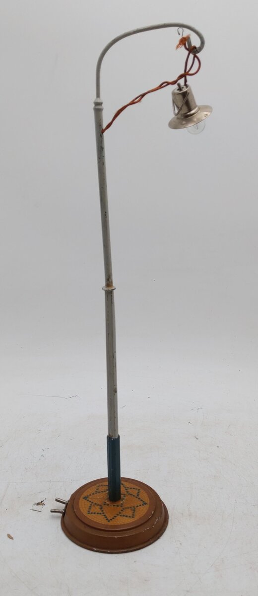 Marklin 13451/2 Standard Vintage Tin Station Light Post VG