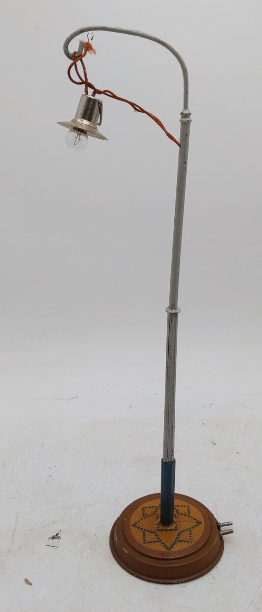 Marklin 13451/2 Standard Vintage Tin Station Light Post VG