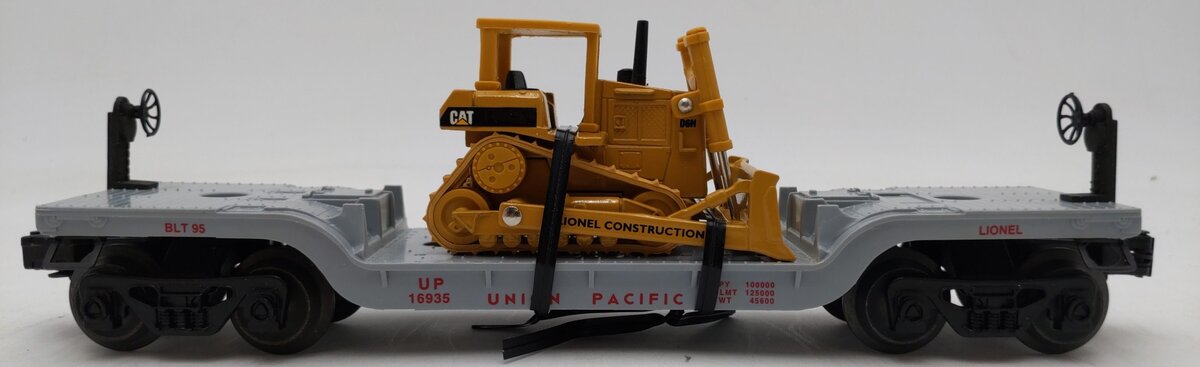 Lionel 6-16935 O Gauge Union Pacific Flatcar with Ertl Bulldozer LN/Box