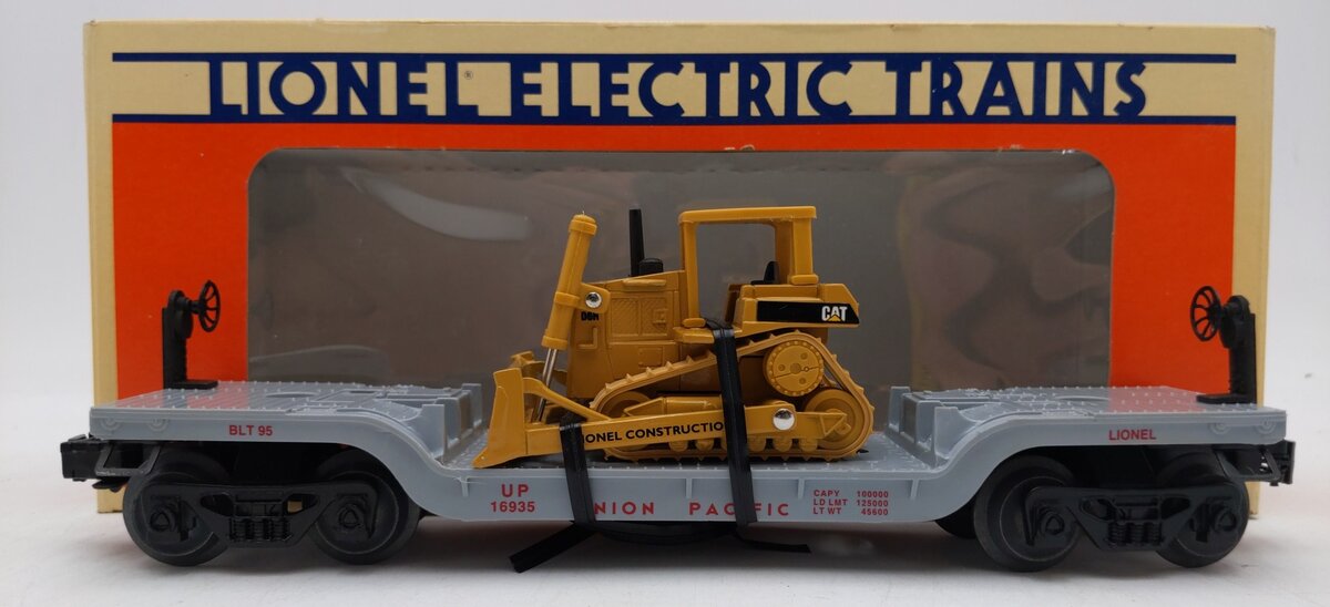 Lionel 6-16935 O Gauge Union Pacific Flatcar with Ertl Bulldozer LN/Box