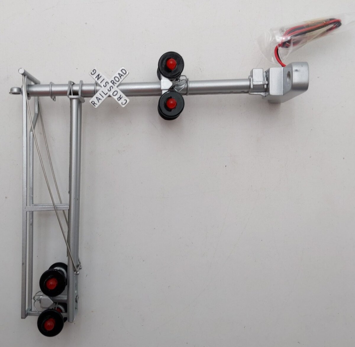 MTH 30-11006 O Gauge Modern Operating RR Crossing Signal EX/Box