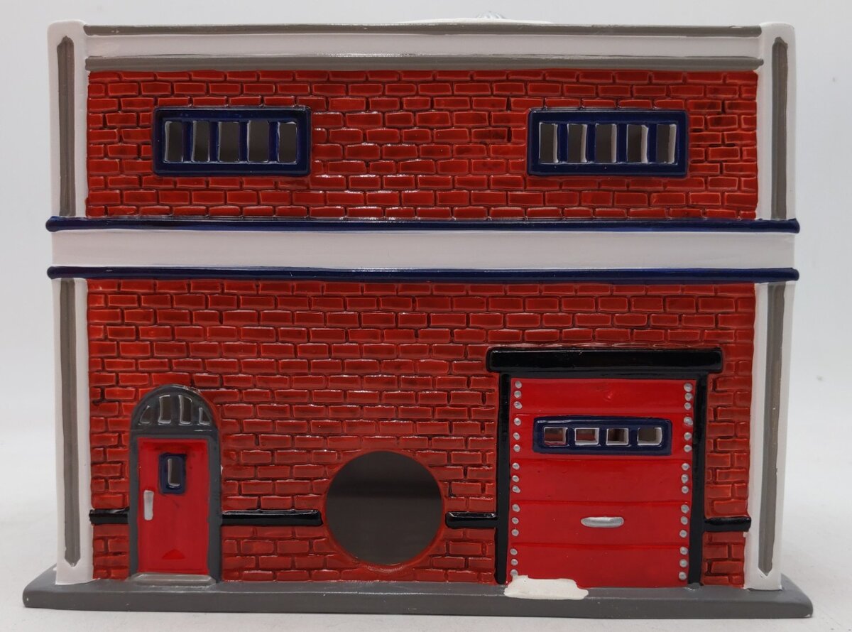 Dept 56 54947 The Original Snow Village Lionel Electric Train Shop LN/Box