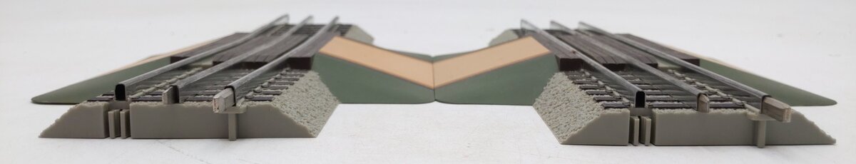 Lionel 6-12036 O Gauge FasTrack Grade Crossing (Pack of 2) EX/Box