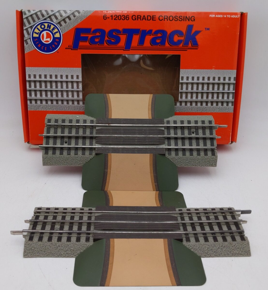 Lionel 6-12036 O Gauge FasTrack Grade Crossing (Pack of 2) EX/Box