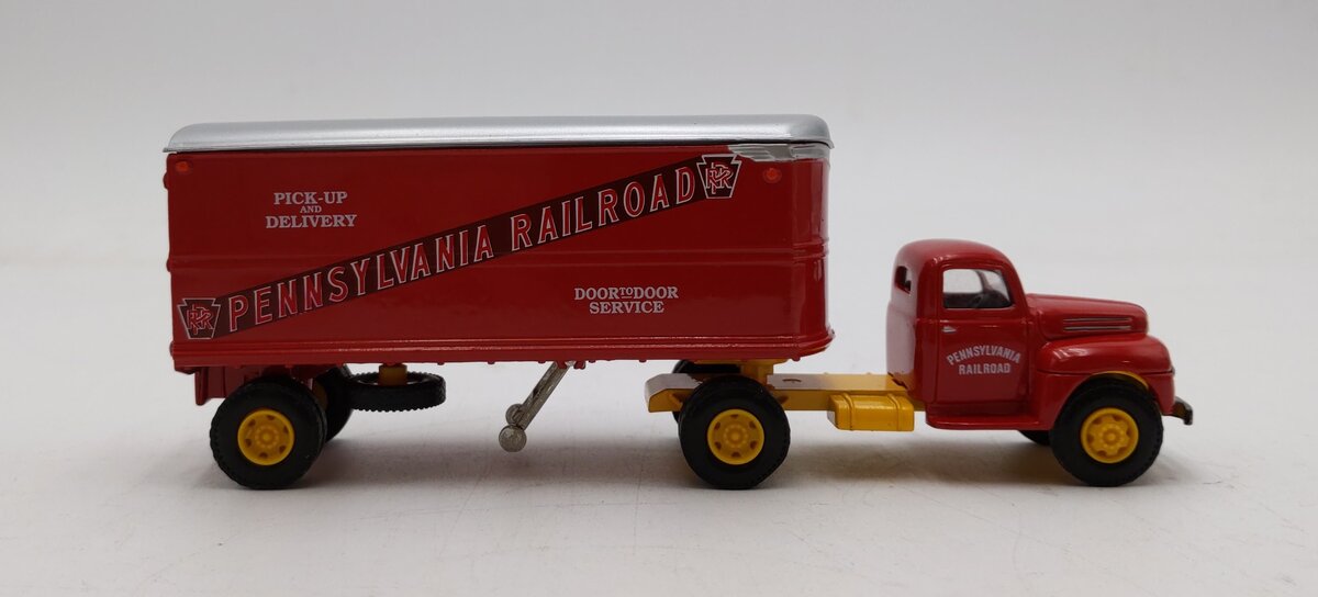 AHL 155104 1:64 Scale F-7 Pennsylvania Railroad Door to Door Service NIB