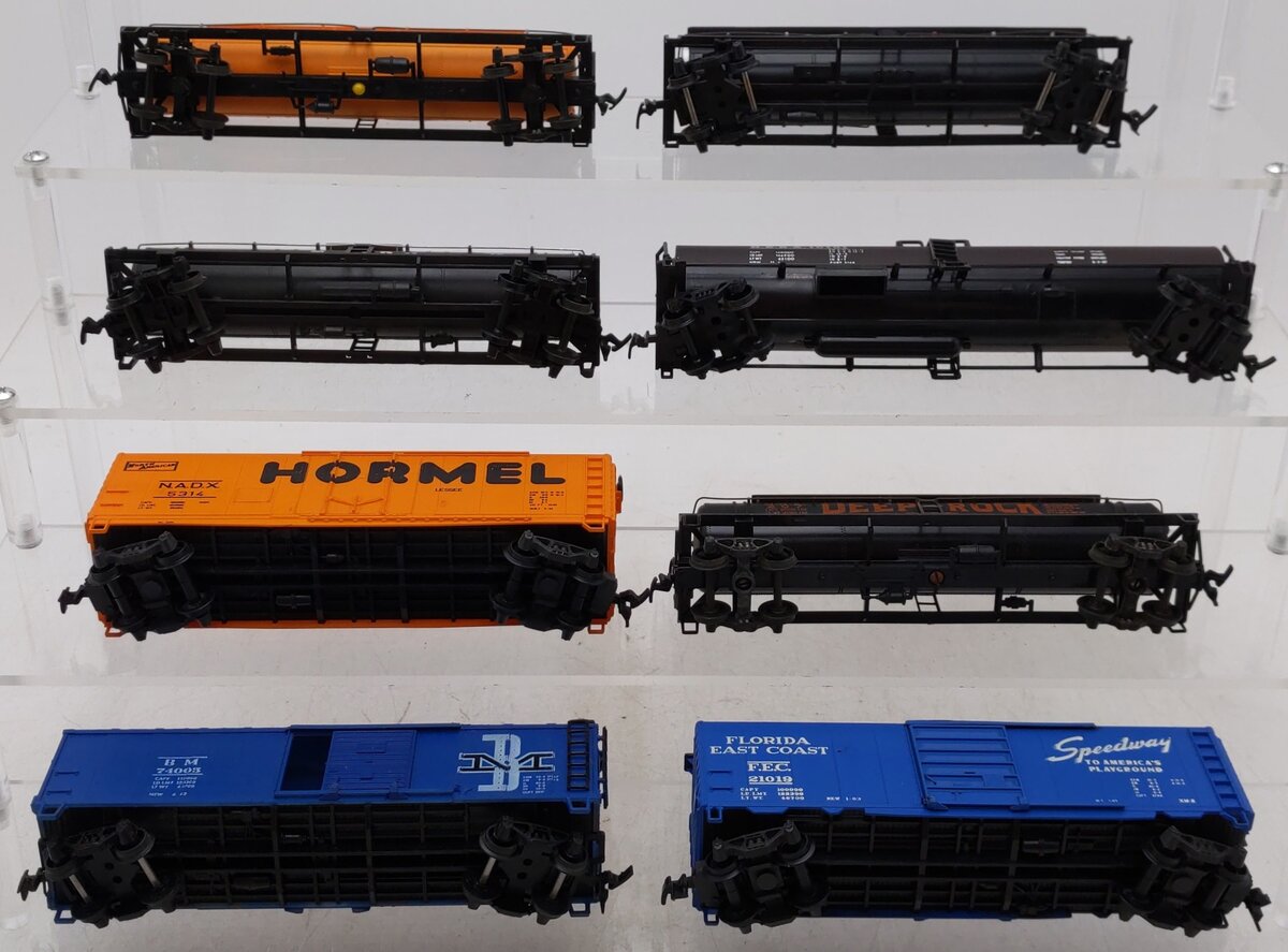 HO Scale Assorted Freight Cars [8] VG