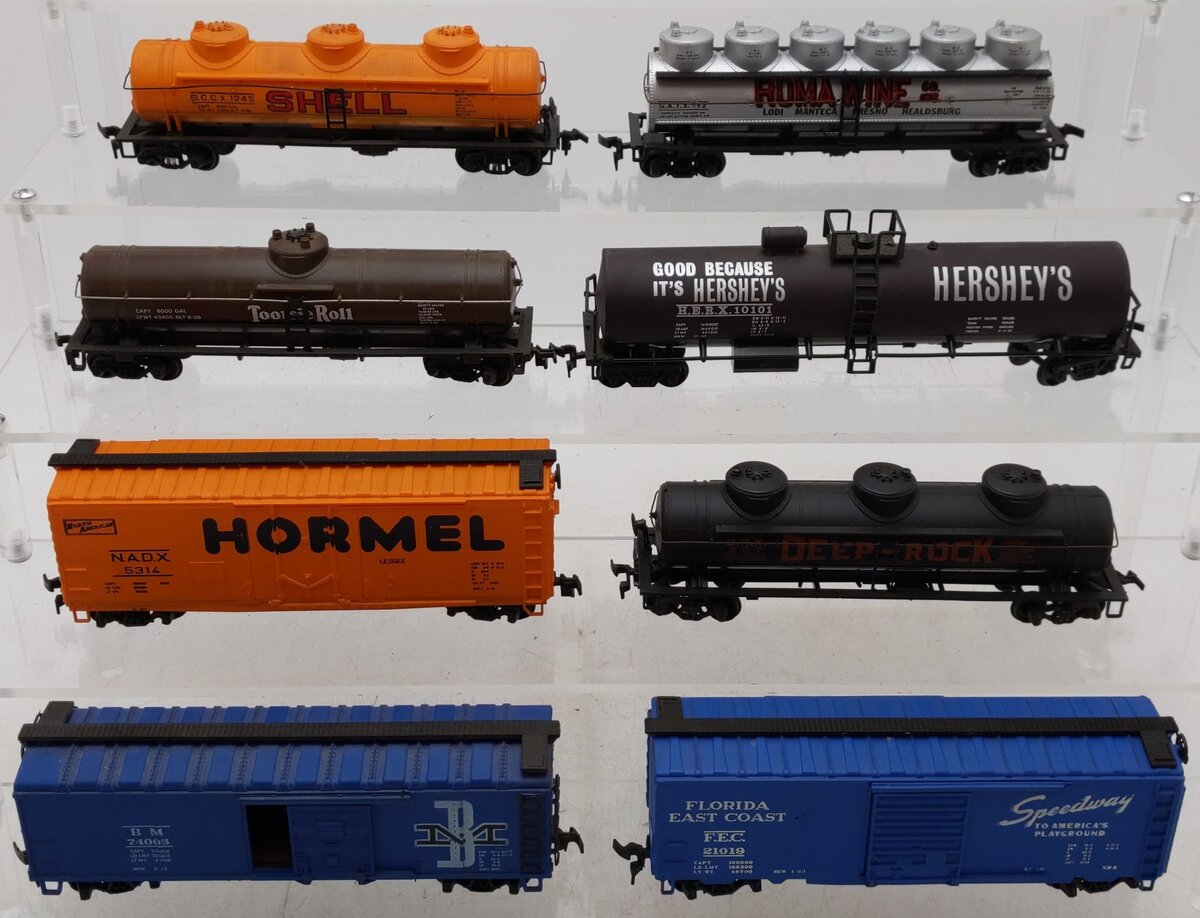 HO Scale Assorted Freight Cars [8] VG