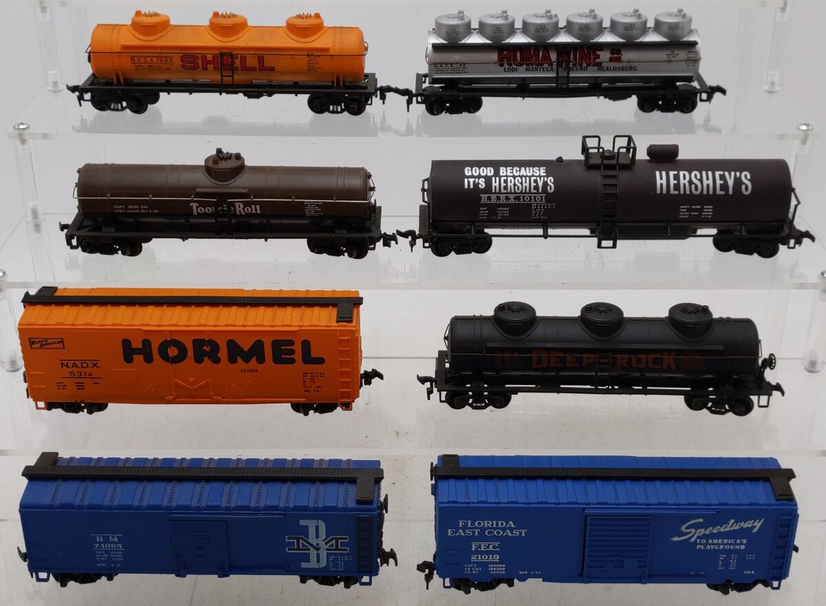 HO Scale Assorted Freight Cars [8] VG