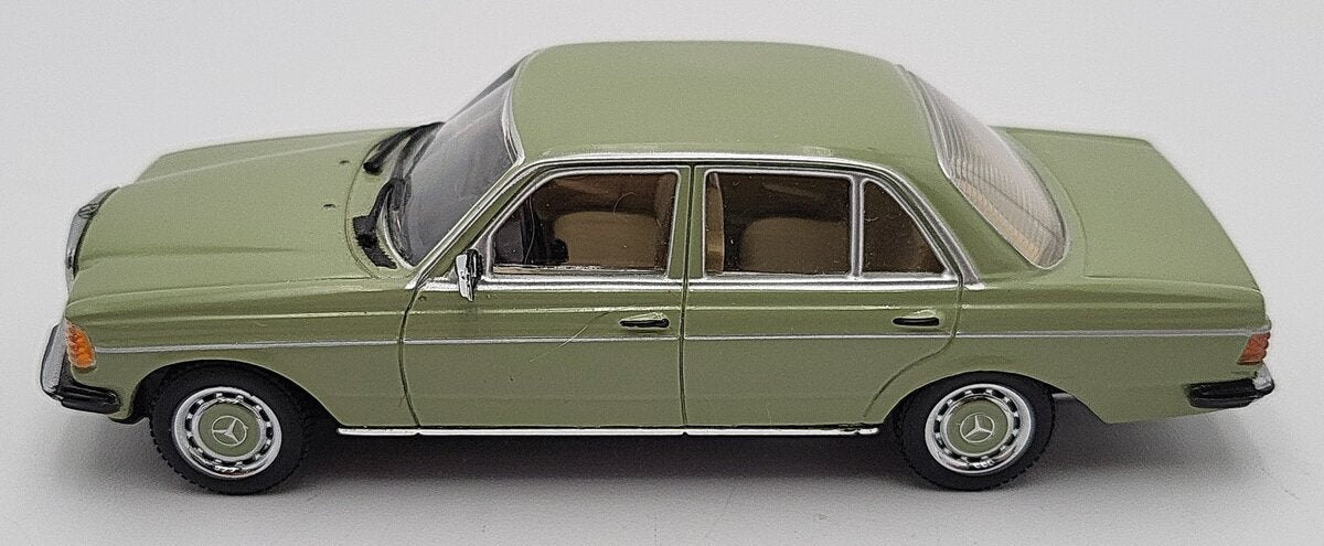 Minichamps 1:43 Mercedes Benz 230 CE 1977-85 Sage Green 430032214 EX