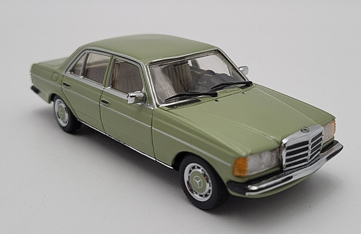 Minichamps 1:43 Mercedes Benz 230 CE 1977-85 Sage Green 430032214 EX