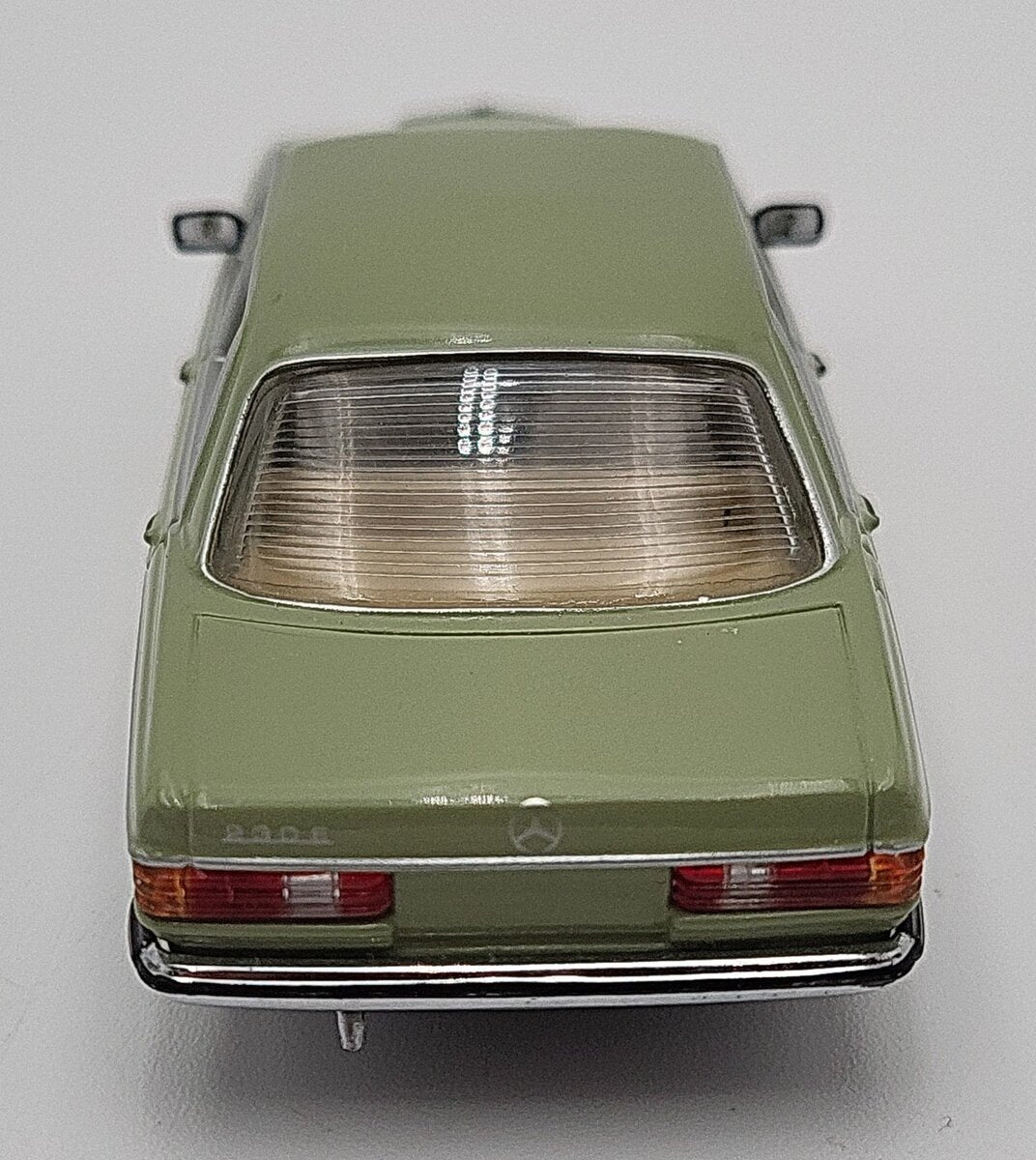 Minichamps 1:43 Mercedes Benz 230 CE 1977-85 Sage Green 430032214 EX