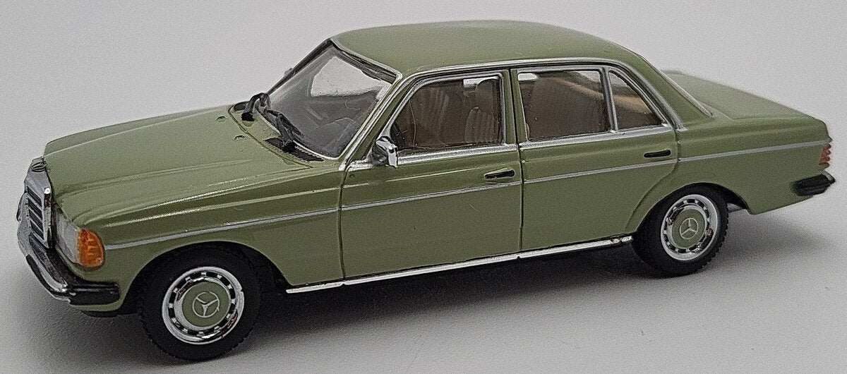 Minichamps 1:43 Mercedes Benz 230 CE 1977-85 Sage Green 430032214 EX