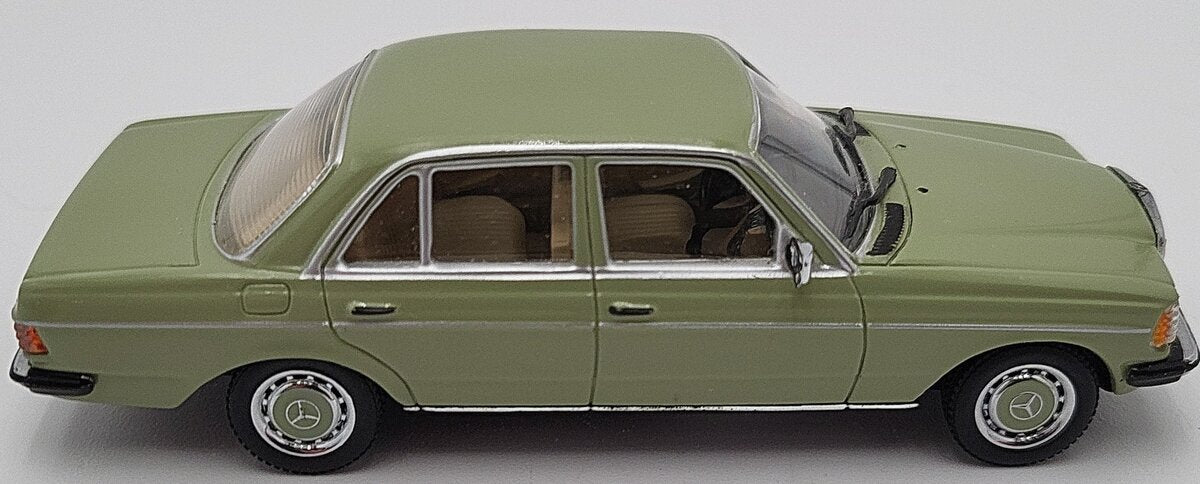 Minichamps 1:43 Mercedes Benz 230 CE 1977-85 Sage Green 430032214 EX