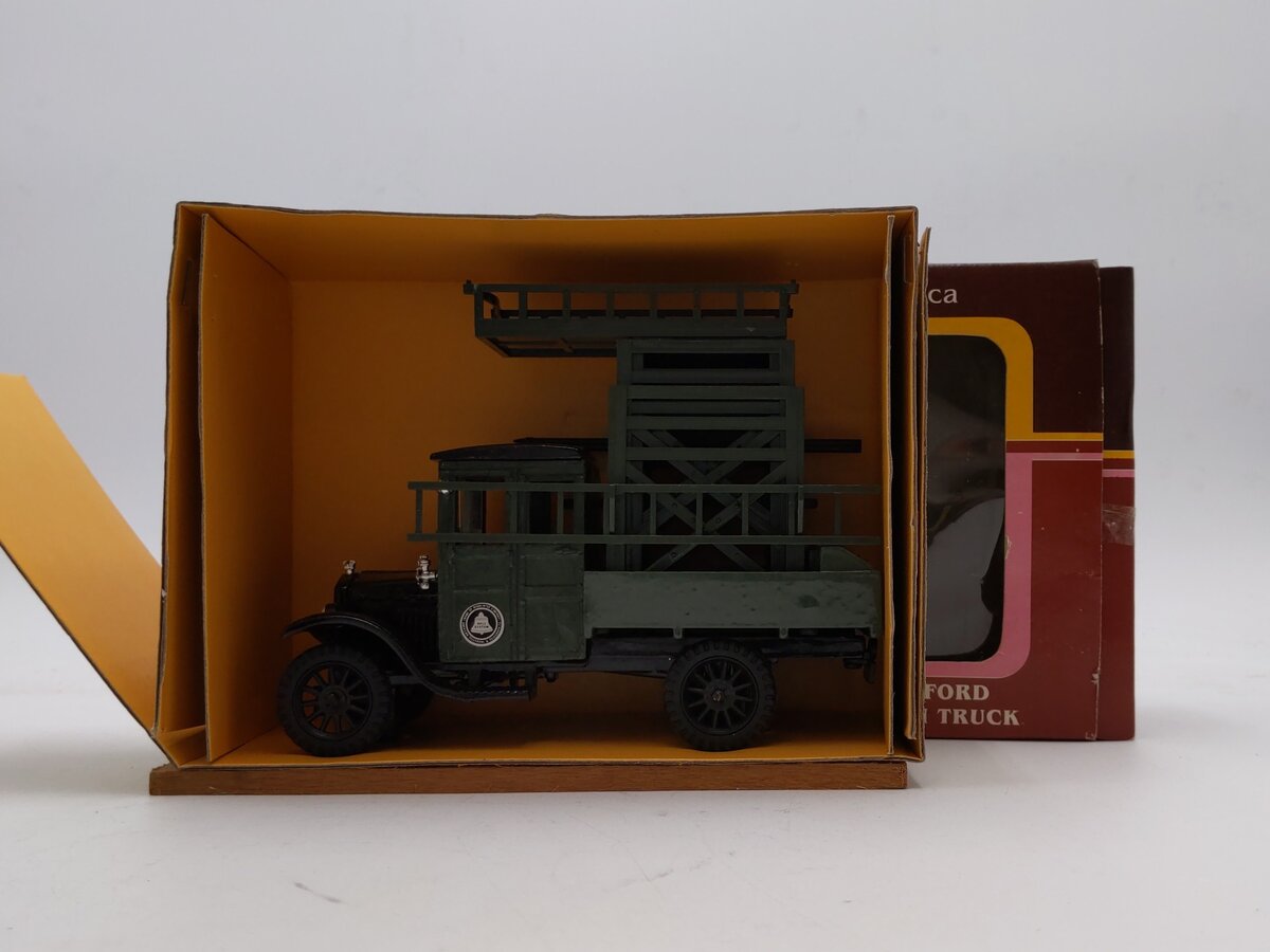 Yorkshire Co. 1:25 Scale Original 1927 Ford Cherry Picker-Construction Truck NIB