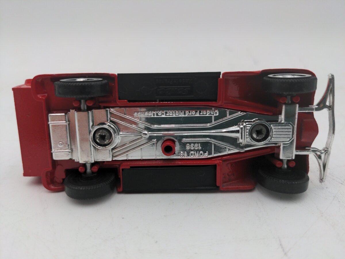 Solido 4435 1:43 Red Ford V8 Charbonnier Truck EX/Box