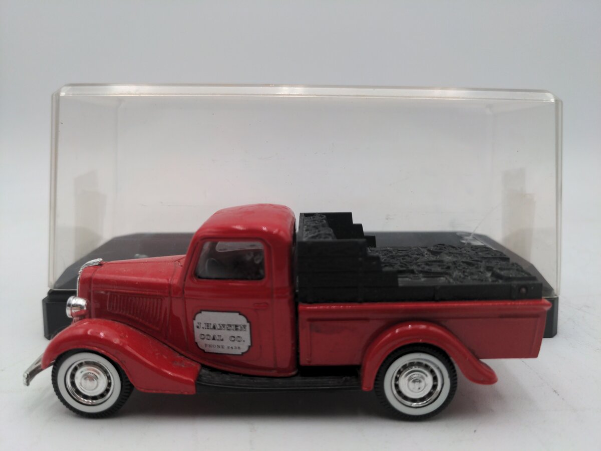 Solido 4435 1:43 Red Ford V8 Charbonnier Truck EX/Box