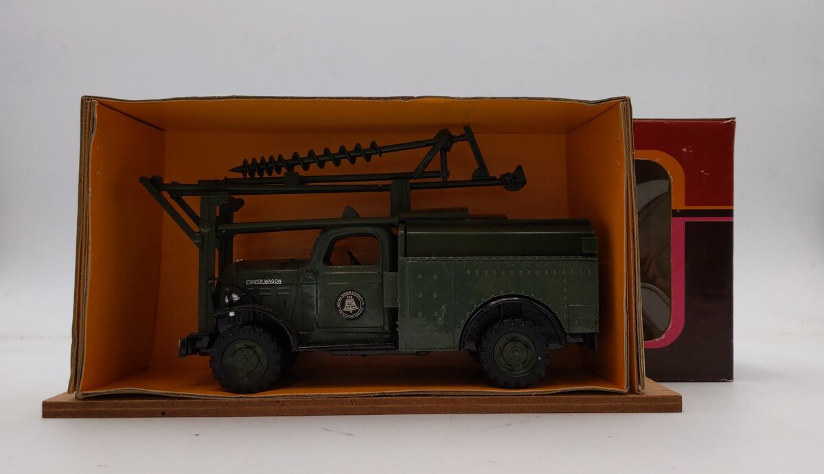 Yorkshire Co. 1:25 Scale Original 1950 Dodge 4-Wheel Drive Hydraulic Pole Digger NIB