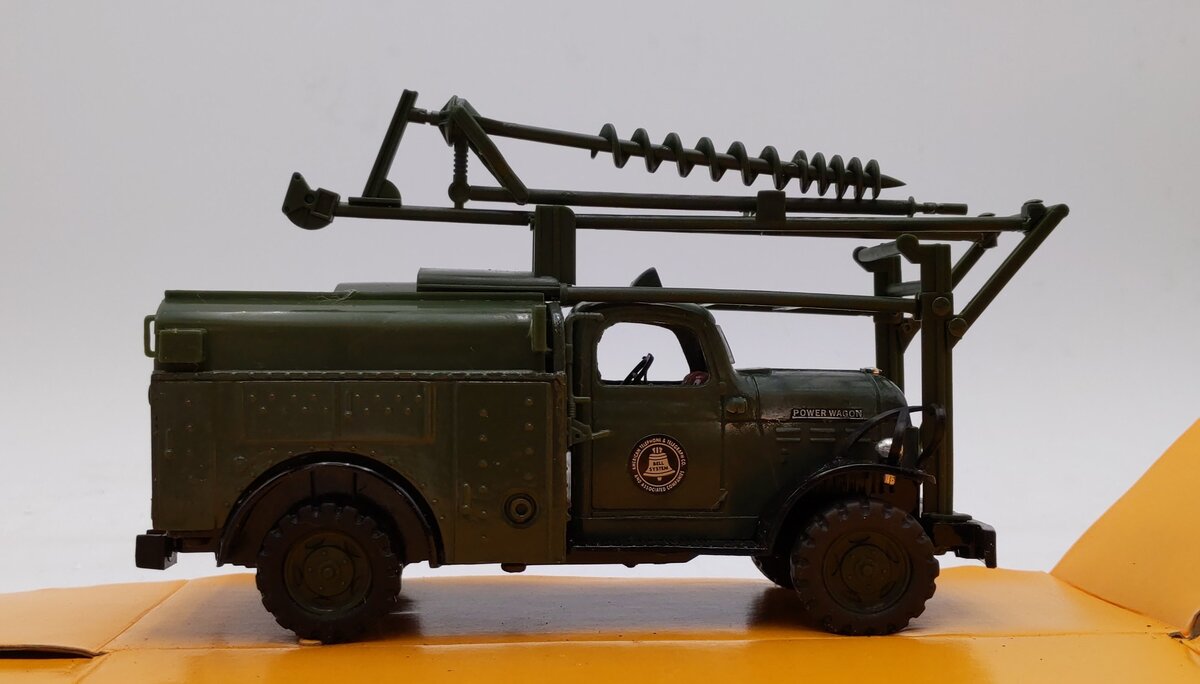 Yorkshire Co. 1:25 Scale Original 1950 Dodge 4-Wheel Drive Hydraulic Pole Digger NIB