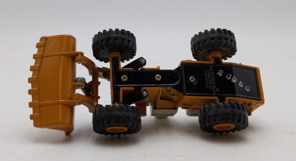 ERTL Might Movers 1:64 Scale International Hough Wheel Loader #1850 LN/Box