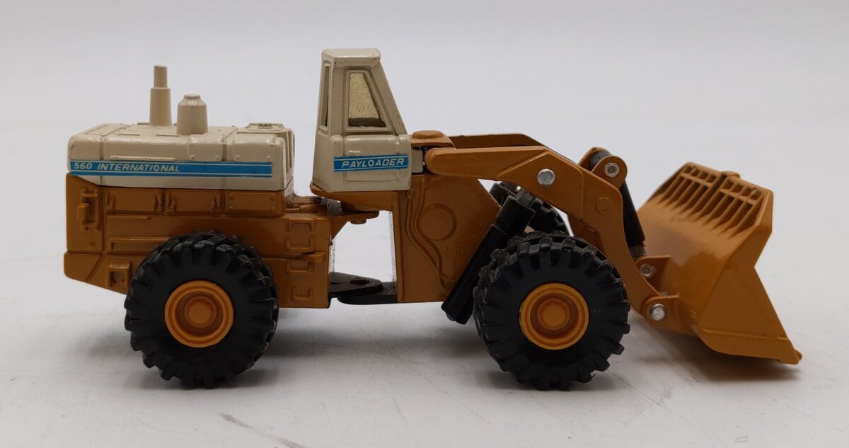 ERTL Might Movers 1:64 Scale International Hough Wheel Loader #1850 LN/Box