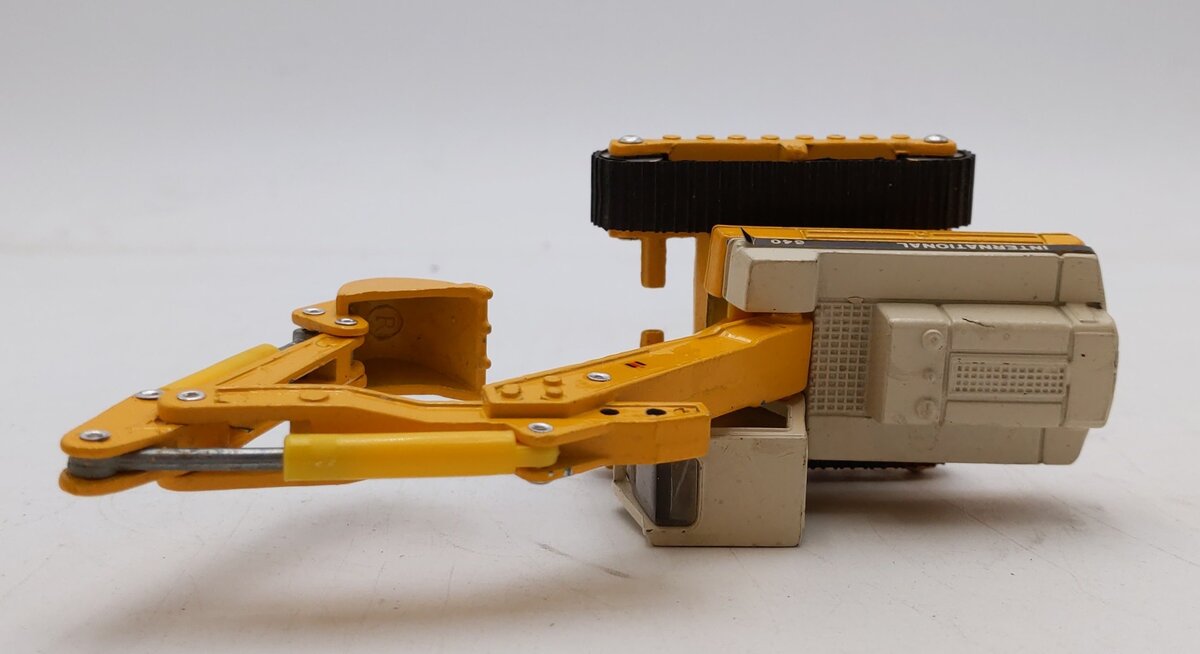 ERTL Mighty Movers 1:64 Scale 1854 International Hough Excavator #640 LN/Box