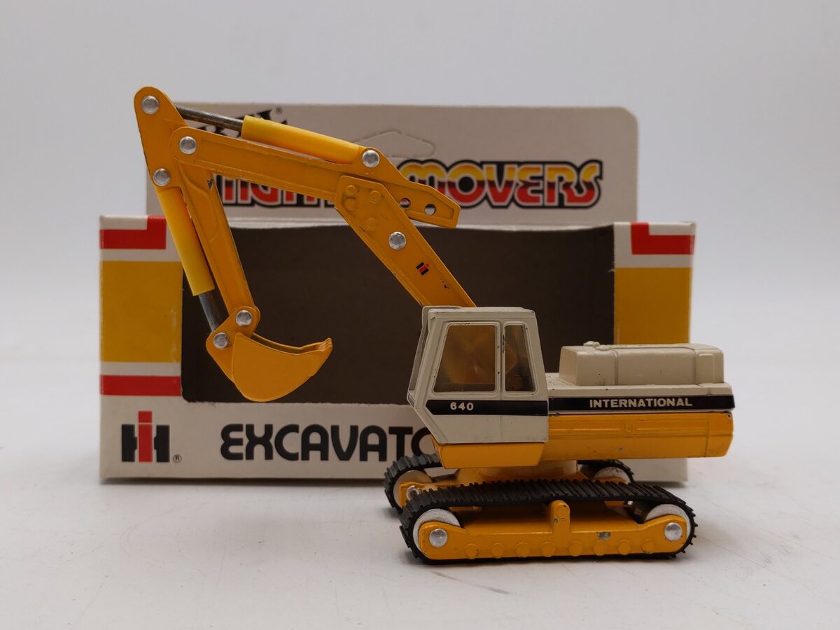 ERTL Mighty Movers 1:64 Scale 1854 International Hough Excavator #640 LN/Box