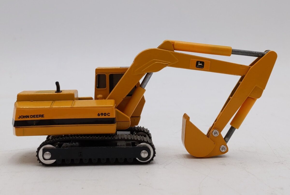 ERTL Mighty Movers 1:64 Scale John Deere #690C LN
