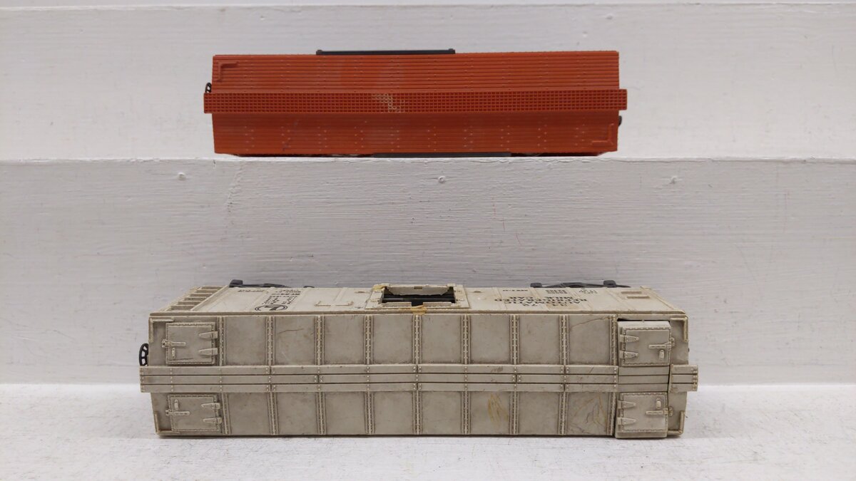 Lionel 3472/3656 Vintage O Gauge Stockyard, Stock/Reefer Car