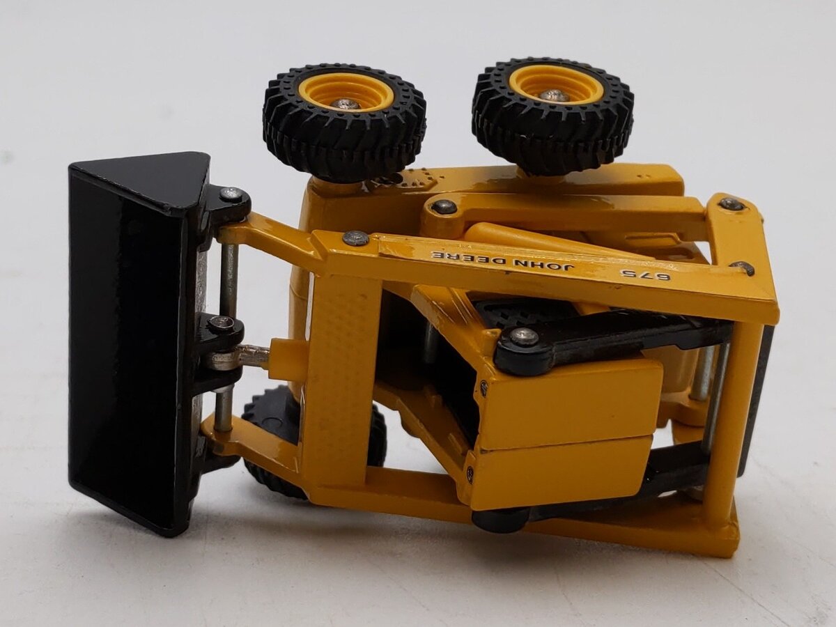 Ertl John Deere 1:64 Scale Skid Steer Loader 675 LN