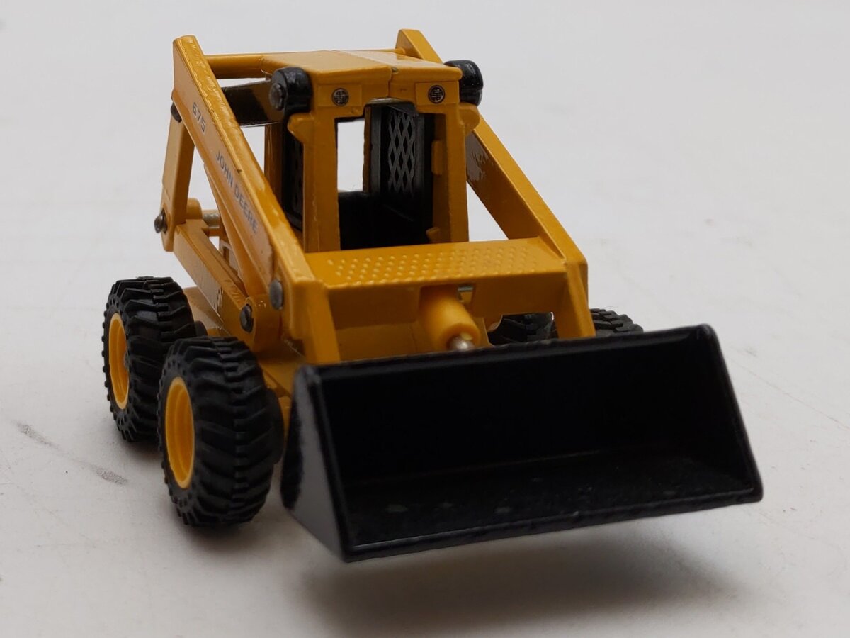 Ertl John Deere 1:64 Scale Skid Steer Loader 675 LN