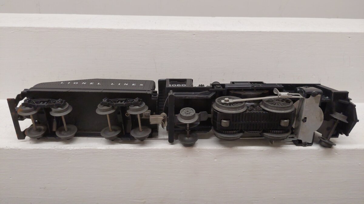 Lionel 1060 Vintage O 2-4-2 Plastic Steam Locomotive & Tender VG