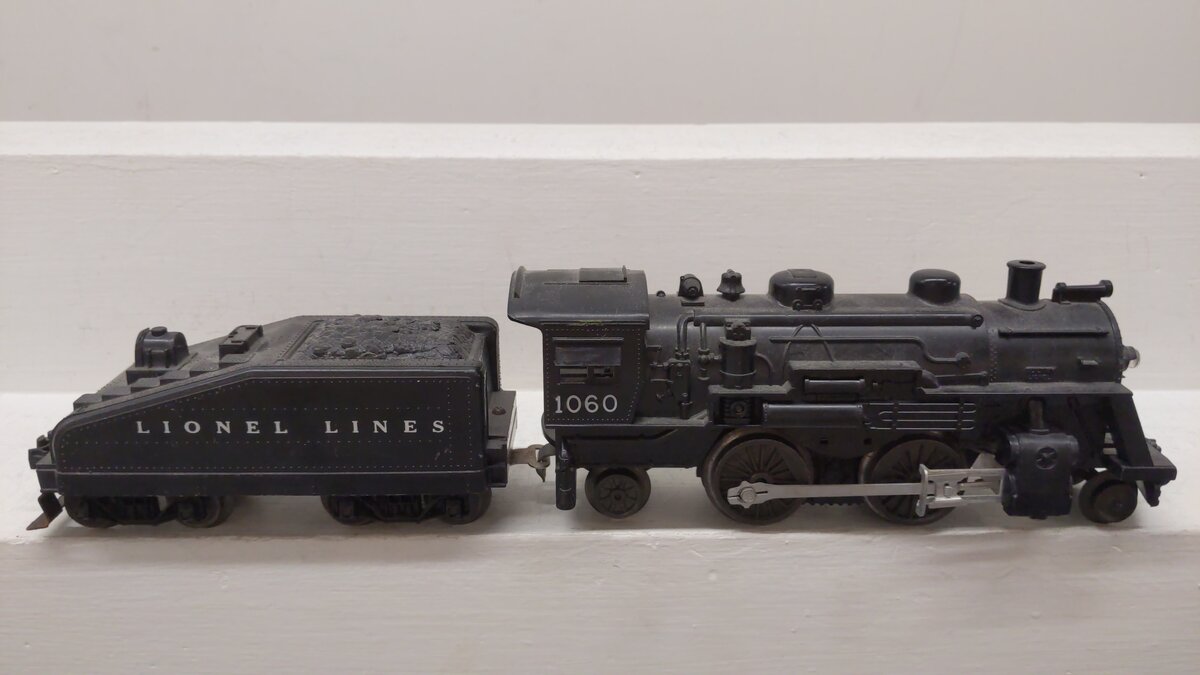 Lionel 1060 Vintage O 2-4-2 Plastic Steam Locomotive & Tender VG