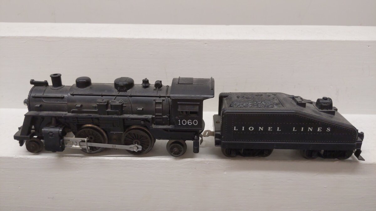 Lionel 1060 Vintage O 2-4-2 Plastic Steam Locomotive & Tender VG