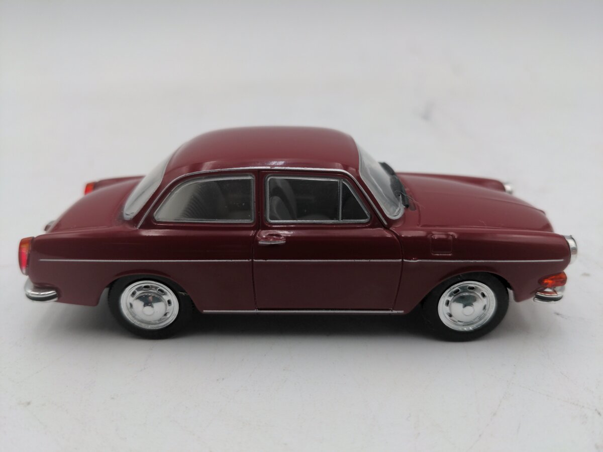 Whitebox 1:43 Volkswagon 1600 L 1970 Red EX/Box