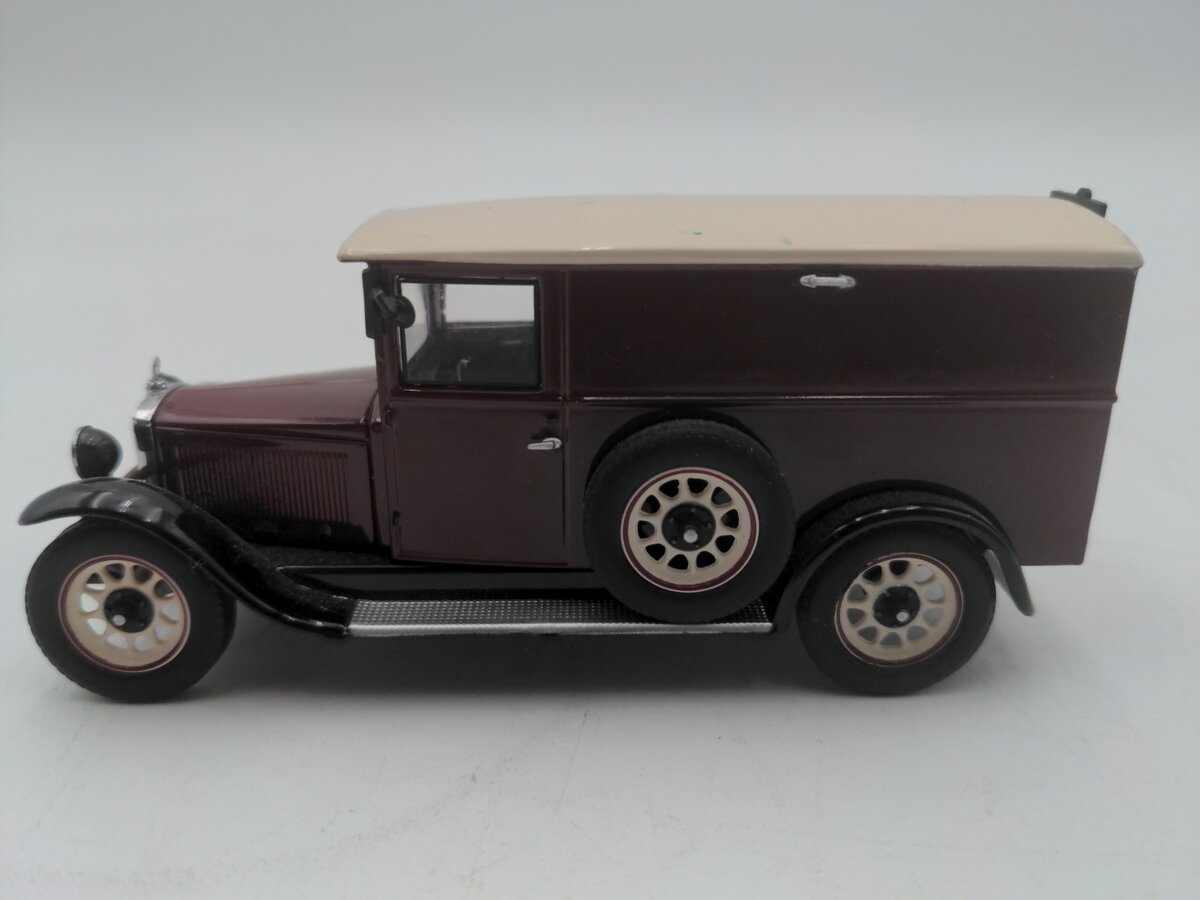 Whitebox 1/43 Mercedes Benz Red And White Express Van VG