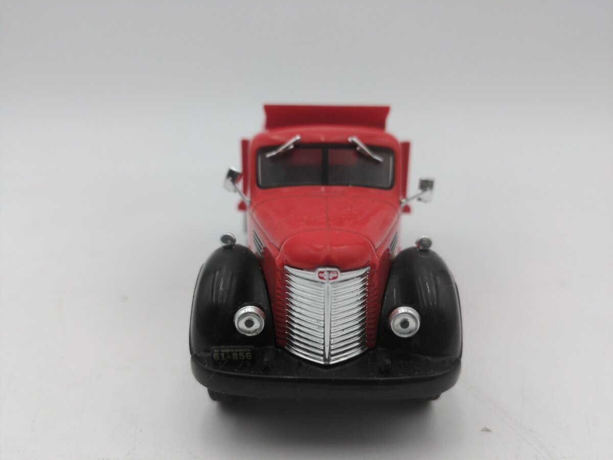 Whitebox 215114 1:43 Scale International Harvester EX/Box