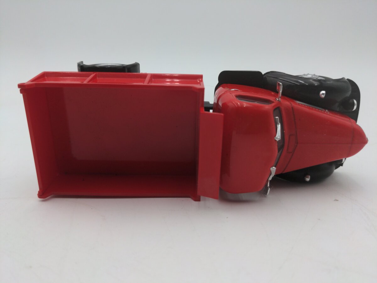 Whitebox 215114 1:43 Scale International Harvester EX/Box