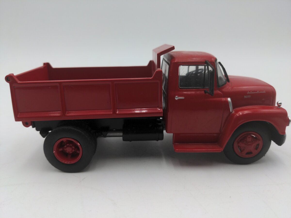 Whitebox 1/43 International Harvester KB7 Nv184 VG/Box