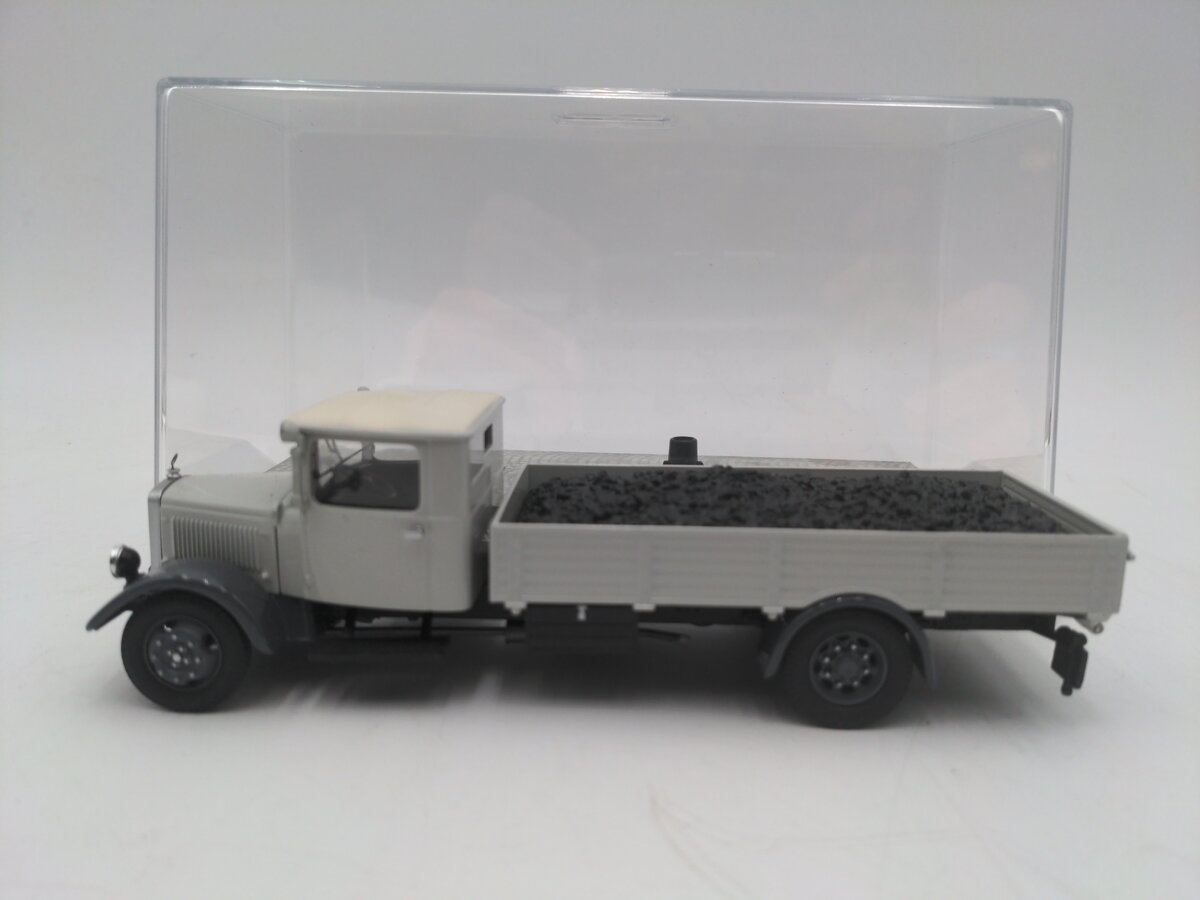 Premium ClassiXXs 1/43 Mercedes-Benz Lo 2750 Pritschenwagen EX/Box