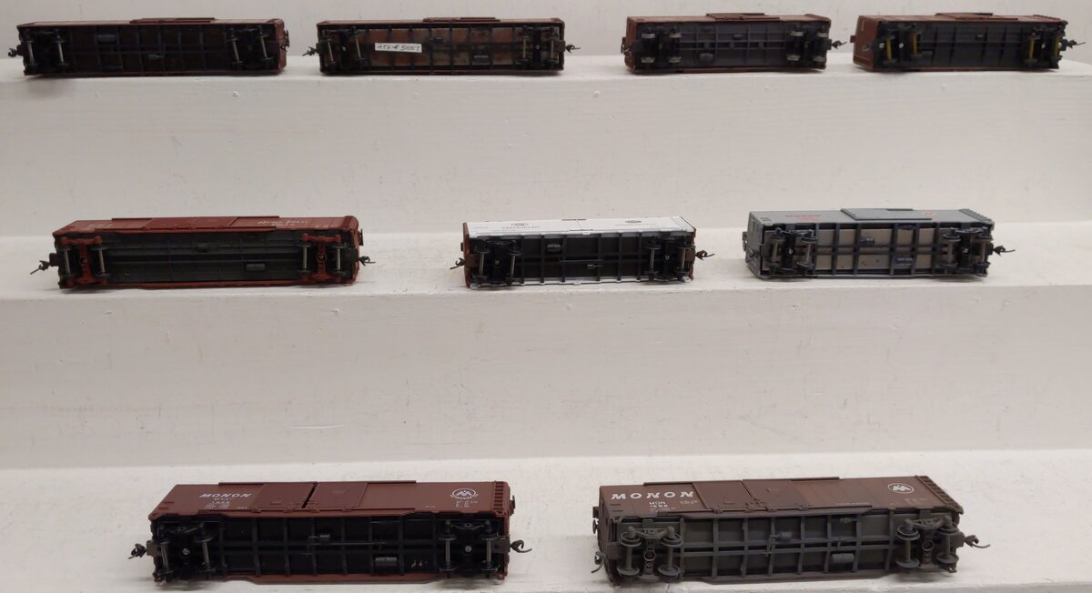 Assorted HO Scale Refrigerator & Box Cars [9] EX