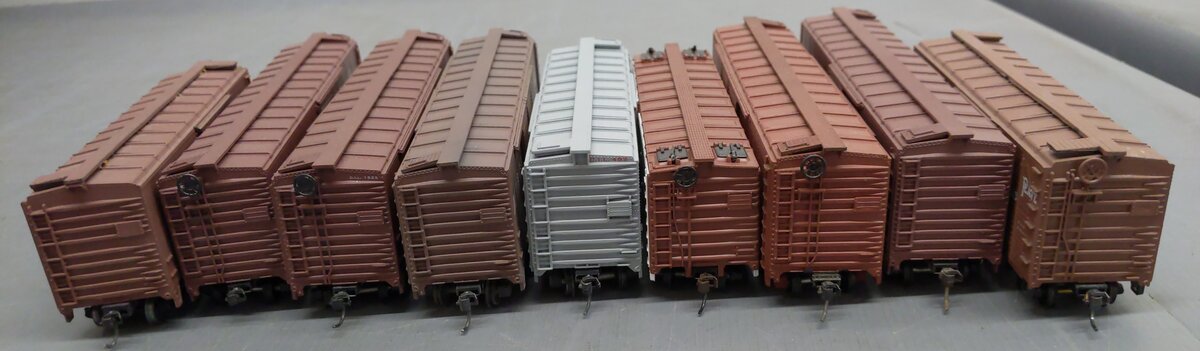 Assorted HO Scale Refrigerator & Box Cars [9] EX