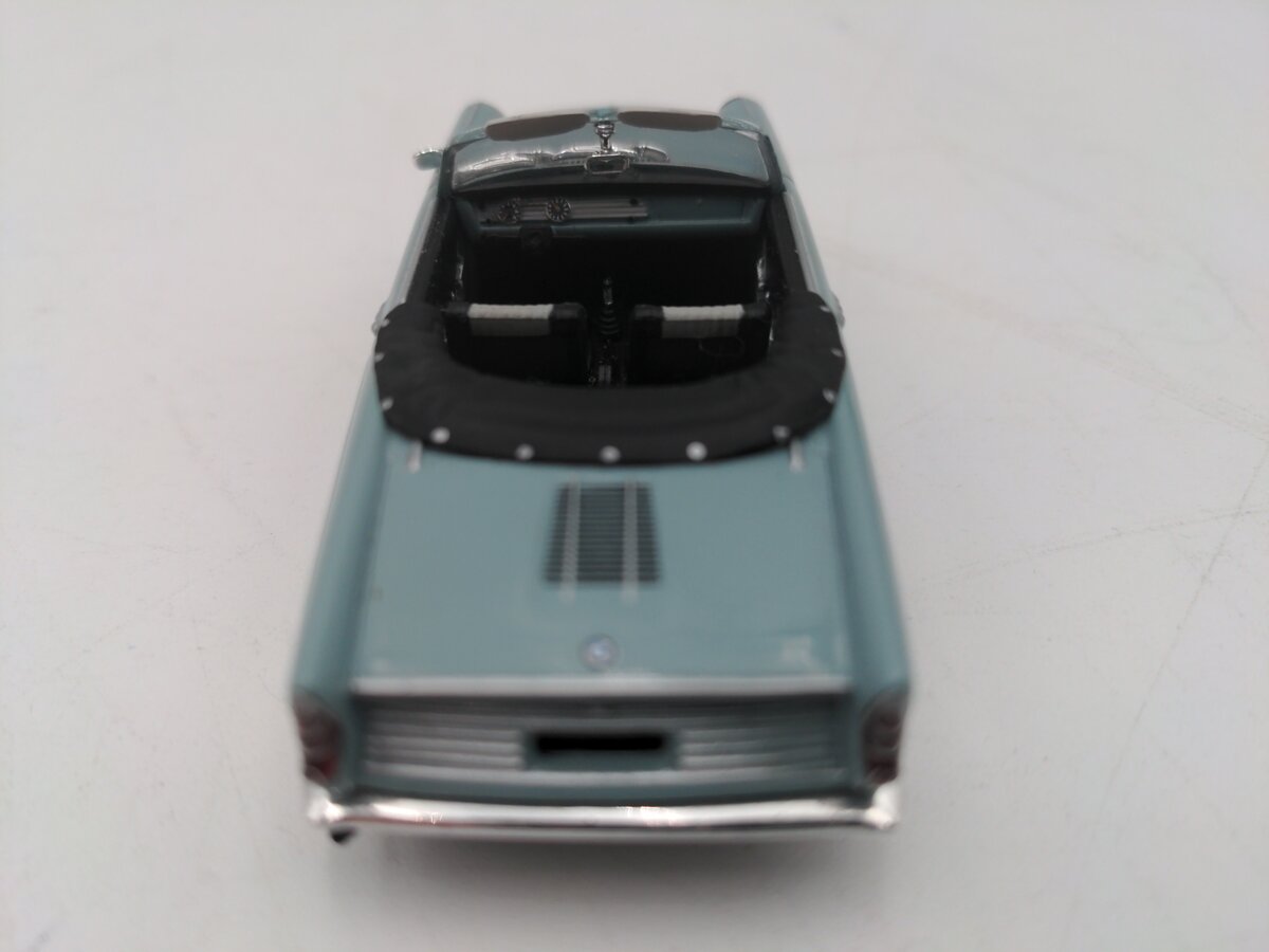 Minichamps 700 1/43 BMW 2000A White And Light Blue VG/Box